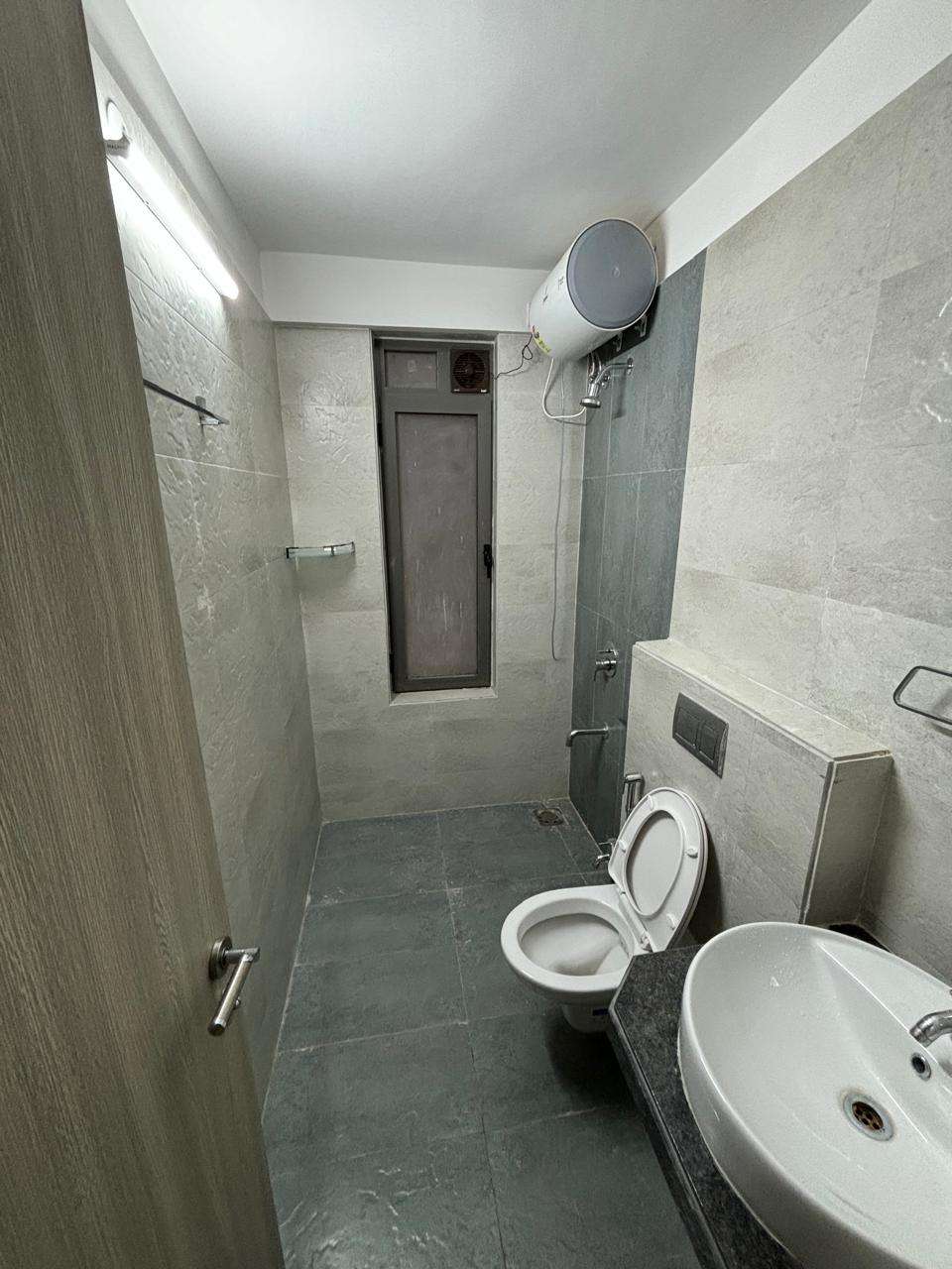 Rustomjee Summit 3 BHK (12)